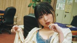 根本凪、“雀荘の女神”を大胆な姿で表現 空気階段・鈴木もぐらが描くシナリオ 『旬撮GIRL Vol.20』