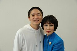 風間俊介が人生初の坊主頭に！浅丘ルリ子がバリカンでバッサリ