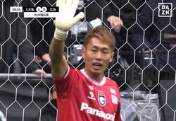 「何してんねん！」年間MVP守護神の“自滅危機”にファン騒然…「危ないって」「気抜いてるとやられるぞ」まさかの珍展開