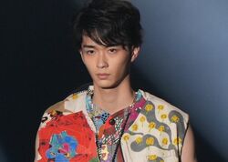 沢村一樹の次男・身長184センチの野村康太「お父さんに似てきた」抜群スタイルを武器にランウェイで圧倒的存在感！客席からは悲鳴