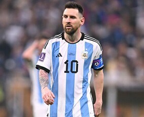 メッシ、マラドーナ、ペレ…元英代表ご意見番の格付けが話題！「初めてまともなツイートをしたな」「アルゼンチンでの議論は終了」【W杯】