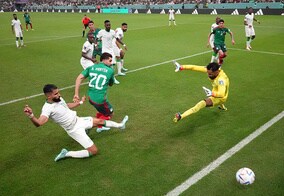 ［W杯マッチ40］崖っぷちメキシコがシュート26本の猛攻　サウジ破るもともにベスト16突破はならず