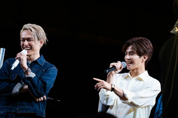 三代目JSB、10周年の思い出写真続々！イケイケな岩田剛典に「死ぬほど恥ずかしい！」と大照れ