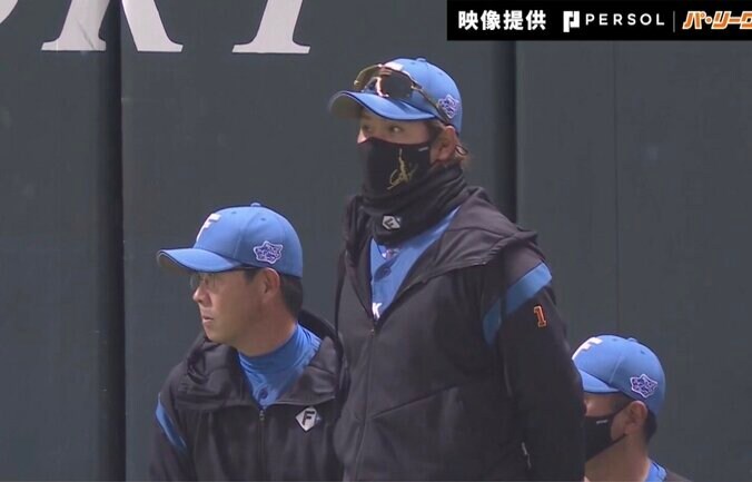 「もうちょっと頭を使って。必死さだけじゃダメ」“記録にならないミス”が多すぎる チーム防御率1位なのに泥沼連敗… 日本ハムの“それでも勝てない理由” 里崎智也氏がバッサリ 2枚目