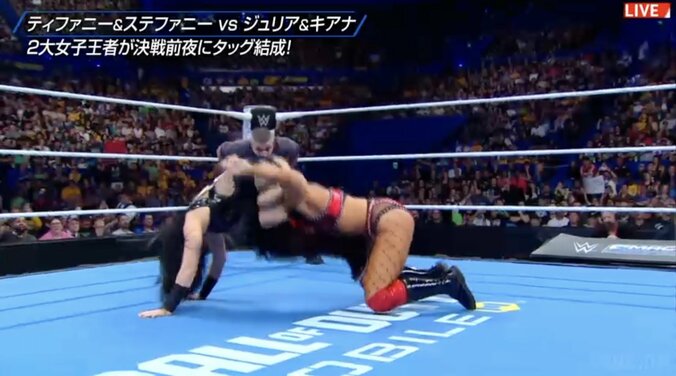 モモとケツで挟んで振り下ろす「デビルズ・キッス」