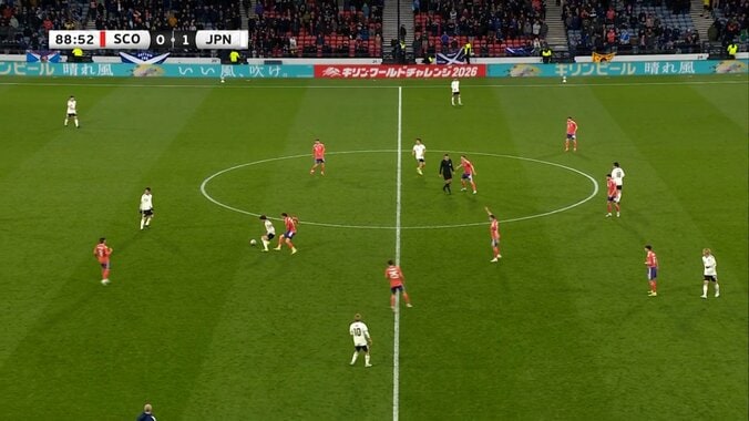 「半端ないって」日本代表デビューFWの“怪物級のキープ＆急加速”にネット衝撃！「馬力がすごい」塩貝健人がW杯の切り札に？ 4枚目