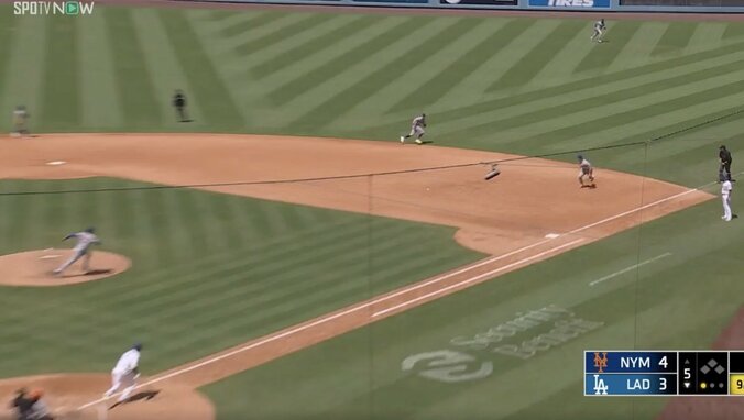 【写真・画像】一体、何が起きた…！？ 大谷翔平、弾丸ヒット直後に“まさかの光景”「マジか」 相手投手に見せたリアクションが話題に「許されるの大谷さんだけw」　1枚目