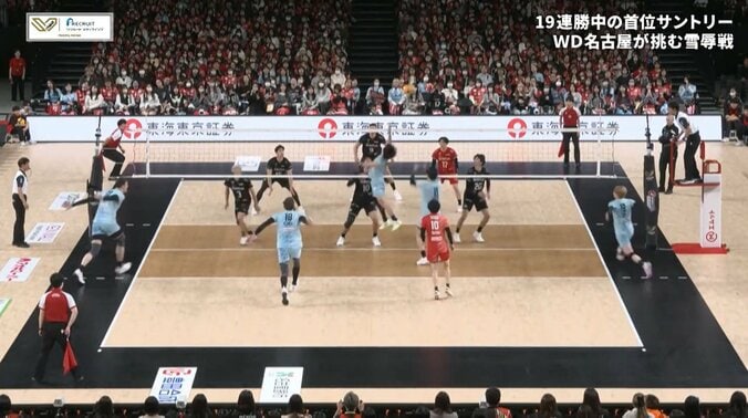 見事なワンハンドバックトス