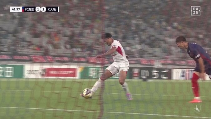 嘘だろ！香川真司、超絶40m針穴スルーパスで同点弾アシスト「ナイスキラーパス！」「極上過ぎてヨダレ出る」相手5人を抜く天才的縦パス炸裂の瞬間 4枚目