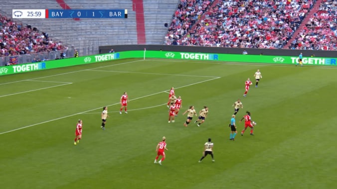 「ワールドクラスだ」バイエルン谷川萌々子、最強バルサを“絶品パス”で翻弄！「そこ通すか」敵2人を無力化【女子CL】 5枚目