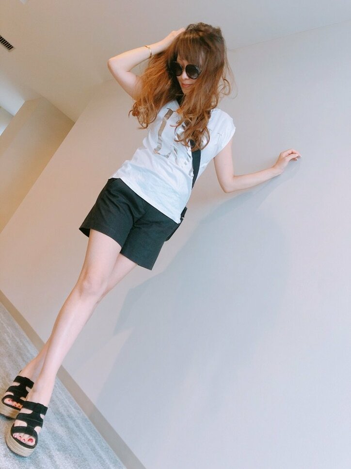 渡辺美奈代 久々のショーパン姿に 美脚 スタイル抜群 の声 話題 Abema Times