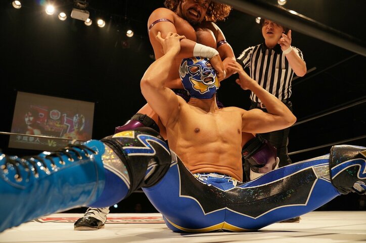 必殺技はドロップキックにスープレックス スタントなし！関口メンディーのプロレスラーっぷりに驚きの声 「身体能力がヤバすぎて唖然」『覆面D』