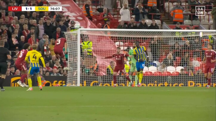 【映像】ヘディング処理を誤りゴールを許した瞬間