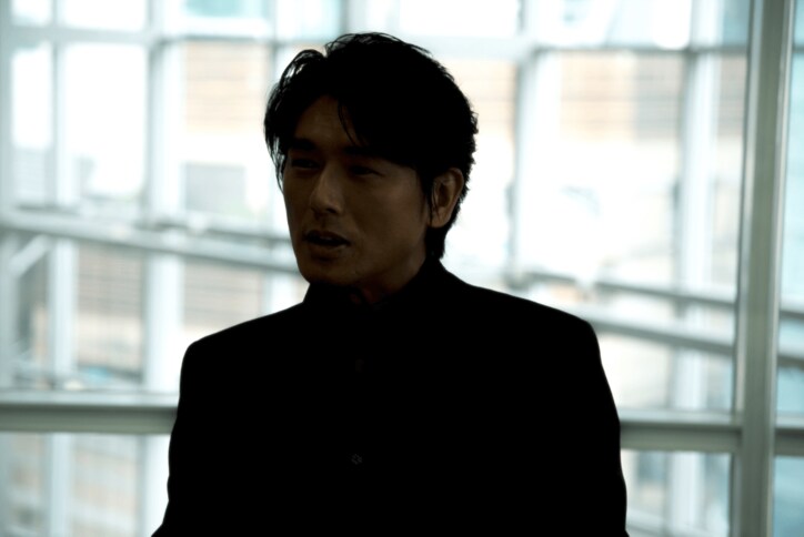 高橋克典　『特命係長 只野仁』の役作りで黒光りしすぎて闇に紛れる