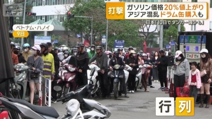 ベトナムでガソリンスタンドに行列