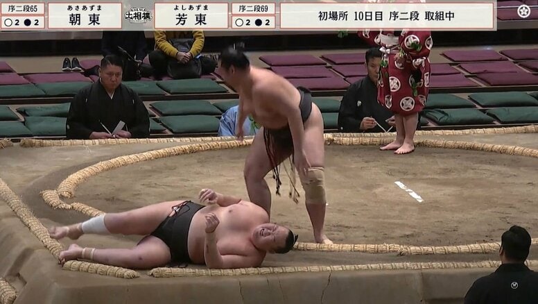 「何があった!?」48歳角界の鉄人力士が土俵で“異変” 若手力士が咄嗟に振り返り心配顔…「大丈夫か？」