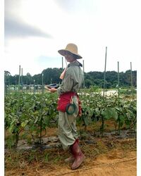 佐々木希の微笑み“農作業”ショットに「何を着ても素敵」「笑顔たまりません」と称賛の声