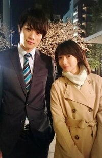 波瑠、バナナマンとの3ショットを披露　小顔っぷりに反響「遠近法ちゃうやん！」