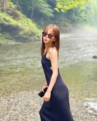 「背中も素敵」「全てが憧れ！」山本舞香、川で遊ぶ“天真爛漫なワンピース姿”を公開し称賛の声