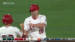 これが本拠地のパワー！？1点、2点…ラッキー！エンゼルスのドタバタ逆転シーンにファン大混乱「何がなんやら」「どっちも落ち着けー」