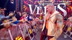 “毒蛇”の異名誇る大物レスラーが意外すぎるファンサ 「やさしっ」「ちゃんと子供みつけてタッチしてるのな」キャラと対照的な超一流の振る舞いに反響