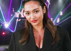 美しすぎる10頭身モデル・香川沙耶、美谷間あらわな高級感あふれるジャケットコーデに土屋アンナも思わず「うわぁ…」