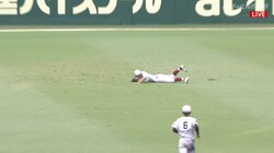 地面には絶対に落とさない 切れる打球をすれすれダイブ 鳥栖工の堅守が甲子園を沸かす