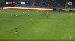 「天才かよ！」「そこ通す？」スポルディング守田英正が40メートル級の“低弾道レーザーパス”を炸裂した瞬間　高精度ピンポイントキックにスタジアム騒然