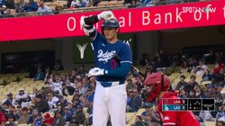 大谷翔平「難しい」と語った気持ちの切り替えは？元通訳の疑惑へ言及直後、注目の第1打席で見せた表情に「ちょっとはにかみながら打席に入った」