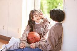 「ギューしよ」2人きりの体育館でラブラブ…高校生カップルの休み時間をのぞき見！