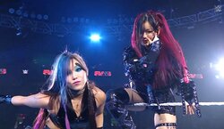 “海賊プリンセス”がバキバキに進化！ カイリ・セインのトレーニング姿“全身ショット”が大反響「ハグされたら骨折れる」