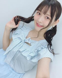 「素敵なお洋服」「夏のお嬢さん…！」声優・上坂すみれのガーリーなツインテール＆リボンブラウス姿に反響