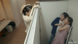 トイレの個室を上から覗こうと…水野美紀が小池徹平＆松本まりかを追い詰める『奪い愛、夏』はもはやホラー！？
