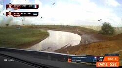 コースど真ん中に水たまり…絶体絶命トラップを“神業コーナリング”で瞬殺回避！ 世界最速ラリーで超一流が見せた巧みすぎるドラテクの瞬間