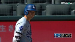 右手がシャキーン！大谷翔平が一瞬見せたかわいい“ストップポーズ”ビシッと決めた角度で仲間の暴走を制止