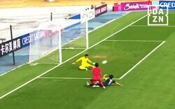 ありえない！日本の守護神が“左足1本”スーパーセーブ！「ナイス過ぎる」超至近距離弾を“超反応”で弾き返した瞬間【U20アジアカップ】