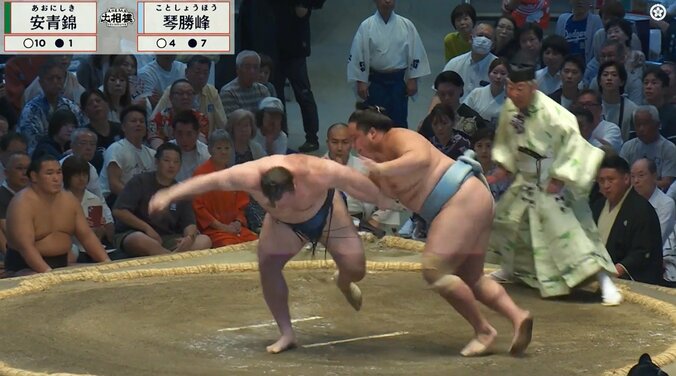 「見てられない」「歩き方がもう…」安青錦、花道を下がっていく姿にファン悲痛 「限界を超えてる」「休ませてあげて」 3枚目