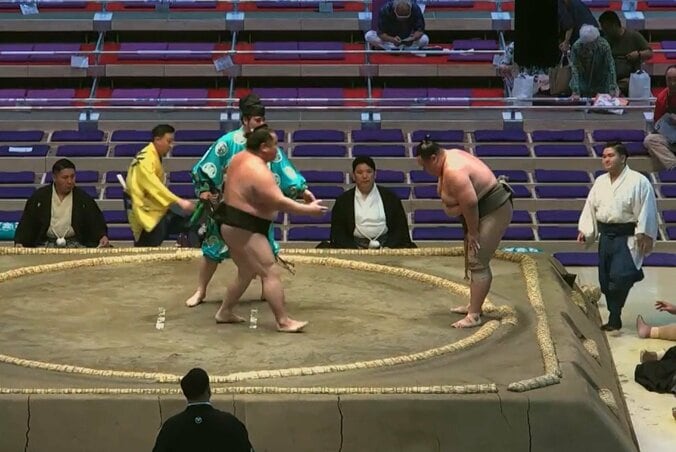 対戦力士に“異変”が発生 「最後の最後まで心配そうに…」46歳ベテラン力士、“度重なる”振る舞いが話題「ファンになった」称賛の声相次ぐ 2枚目