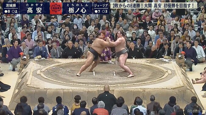 高安インパクト炸裂！　強敵・栃ノ心に立ち合いのかち上げで勝利　三日目から9連勝 1枚目