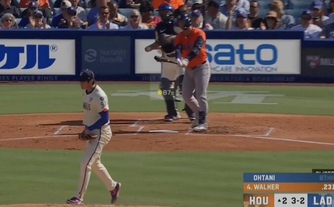 【写真・画像】もうワケわからん！大谷翔平、とんでもない“魔球”「エグい軌道」「曲がりすぎ」 翻弄された打者が“腰砕けの空振り三振”　1枚目