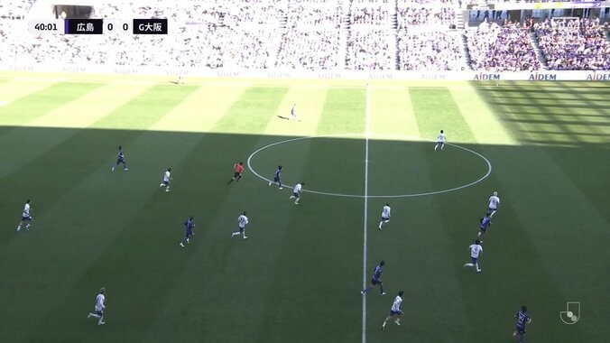 「ゴラッソ過ぎる」元日本代表GKも呆然！超強烈ブレ球無回転ミドル炸裂「理不尽ゴール」「こういう強引なのがいいのよ」 3枚目