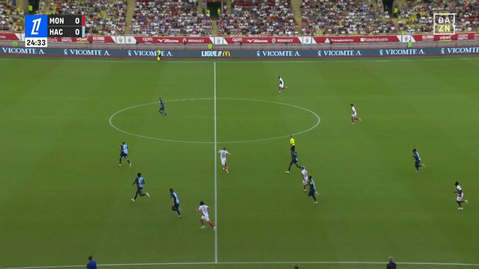 「いちゃいちゃするな」リーグアンデビューの日本代表DF、南野拓実への“密着ディフェンス”が話題に 5枚目