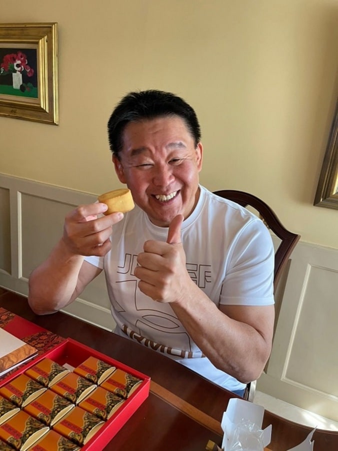  花田虎上、堪能した台湾の有名な土産を公開「今まで食べた中で1番美味しい」  1枚目