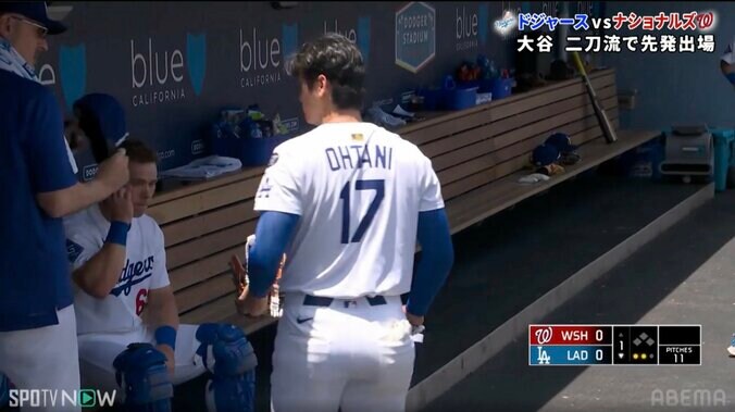 奥には捕手を務めたラッシングの姿も