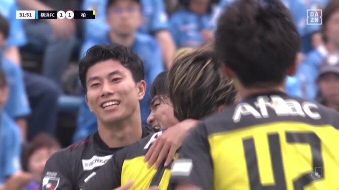 「ハーランドやん」日本代表“次世代エース候補”がパワフルゴラッソ！「身体能力お化け」「バケモンシュート」圧巻アクロバティックボレー炸裂の瞬間 2枚目