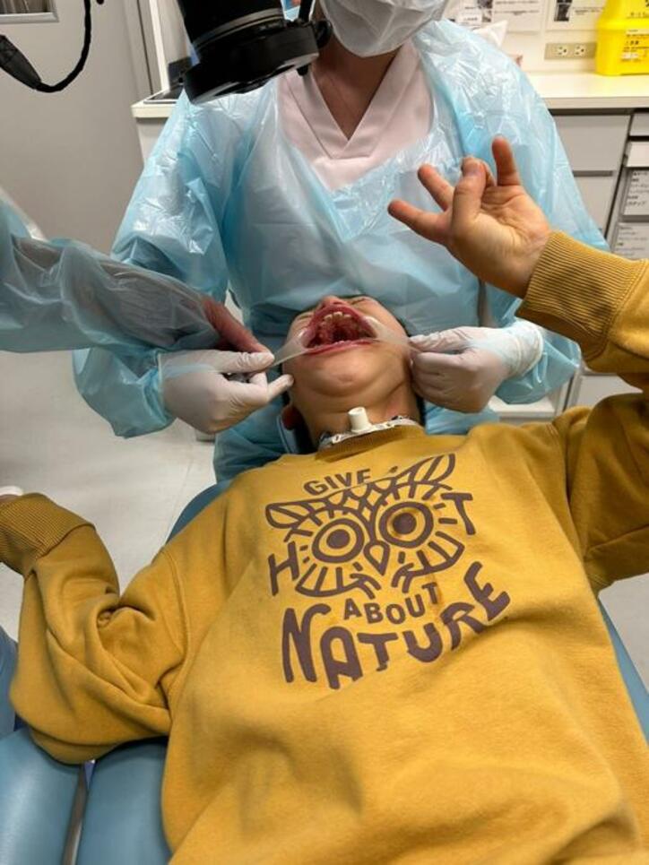  野田聖子氏、歯科医院で治療中の息子の姿を公開「乳歯抜いたぜ」 