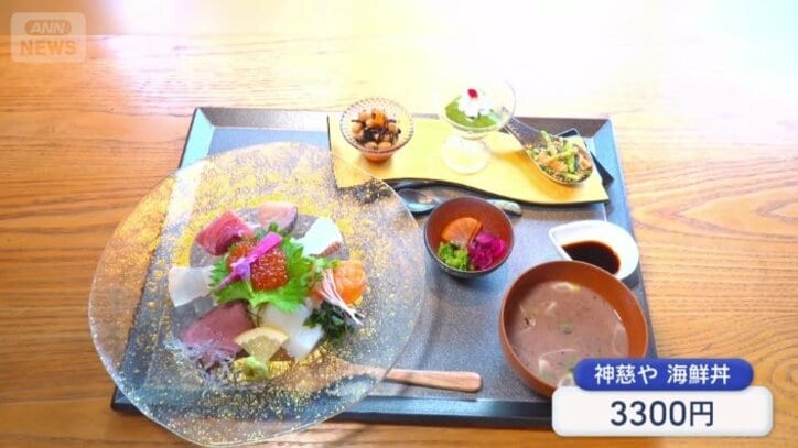 豪華な海鮮丼