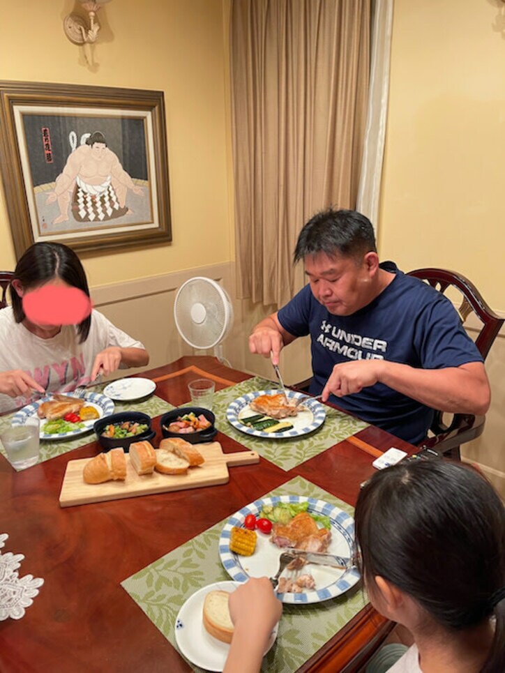  花田虎上、家族が無言で必死に食べた料理「全員お腹がぺこぺこで」 