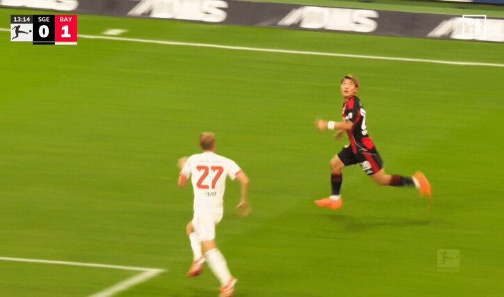 上手く右サイドを抜け出した堂安