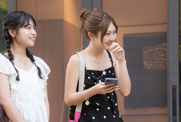高2“白ギャル”JK、可愛すぎる私服と水着姿に反響